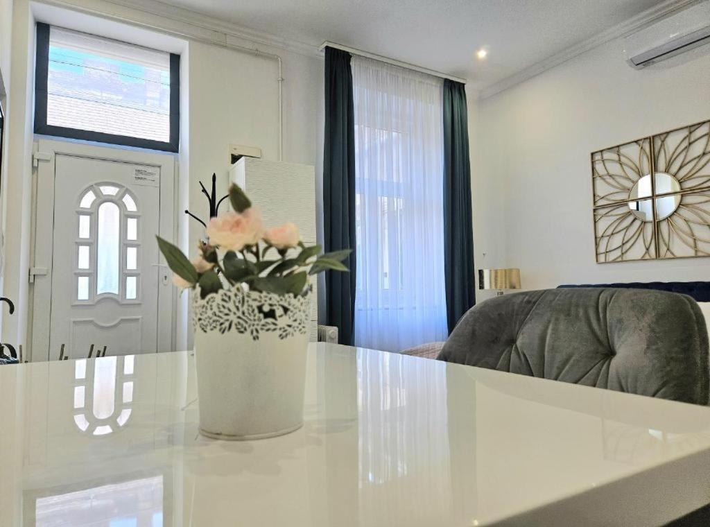 Designer Downtown Gem Daire Budapeşte Dış mekan fotoğraf