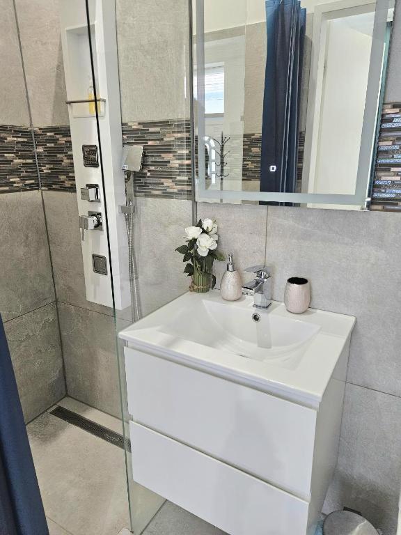 Designer Downtown Gem Daire Budapeşte Dış mekan fotoğraf